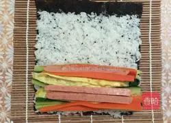 Illustration of how to make simple sushi at home 6