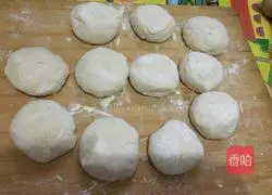 Illustration of how to make leek and egg pie 11