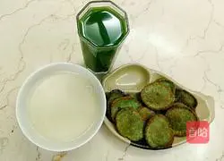 Illustration of how to make a small bite of pancake 4