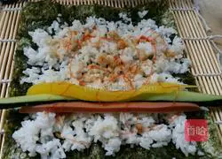 Illustration of how to make sushi 12