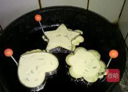 Illustration of how to make green onion and egg soft pancakes 3