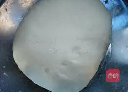 Illustration of making soda sesame fermented bean curd cake 1