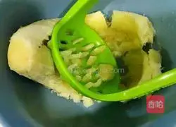 Illustration of how to make pan-fried celery cake 1