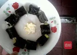 Illustration of how to make white rice sushi 6