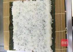 Illustration of how to make hand-rolled sushi 3