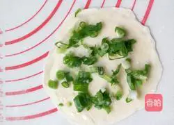 Illustration of how to make chive pancake 4