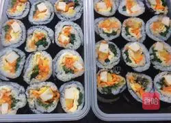 Illustration of how to make sushi 4