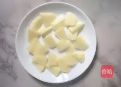 Illustration of how to make coriander potato pancakes for baby food supplement 2