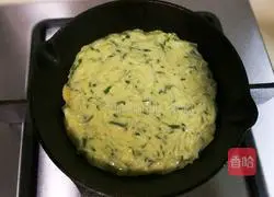 Illustration of how to make burnt cucumber egg pancake 10