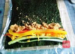 Illustration of how to make fancy sushi 9