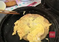Illustration of how to make egg-filled pancakes 4