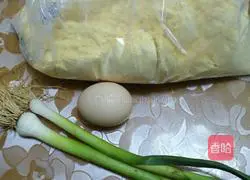 Illustration of how to make garlic, egg and cornmeal pancakes 1