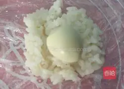 Illustration of how to make konjac black sesame sushi 3