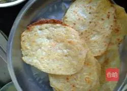 Illustration of how to make fried potato pancakes 6