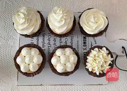 Illustration of how to make cream cupcakes 8