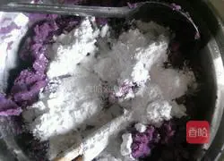Illustration of how to make purple potato cake 4