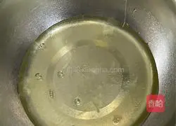 Illustration of how to make onion-flavored meat floss cake rolls 4