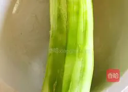 Illustration of how to make watermelon and carrot shredded cake 1