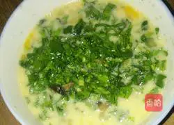 Illustration of how to make spinach omelette with Bear Omelette Maker 3