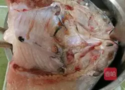 Illustration of how to make fish head cakes 2