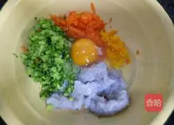 Food supplement Illustration of how to make shrimp and vegetable pancakes 3