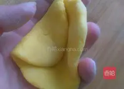 Illustration of how to make pumpkin cake (purple potato filling) 4