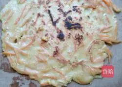 Illustration of how to make carrot and egg pancakes 1