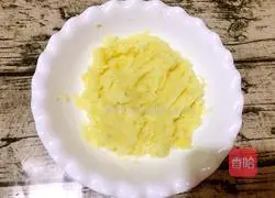 Illustration of how to make potato and shrimp cakes 5