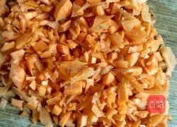 Illustration of how to make carrot and egg pancakes 1