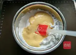 How to make eight-inch fresh milk chiffon cake Illustration 15