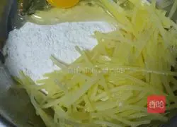 Illustration of how to make potato shredded cake 6