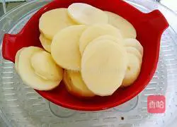 Illustration of how to make pan-fried potato pancakes 3