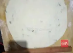 Illustration of how to make scallion pancakes 8