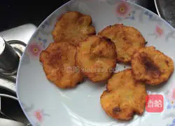 Illustration of making salt and pepper potato and carrot cake 6