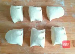 Illustration of how to make onion and pork patties 9