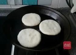 Beef and Cabbage Pie Illustration of how to do it 12