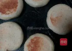 Illustration of how to make bean dregs dough cake 13