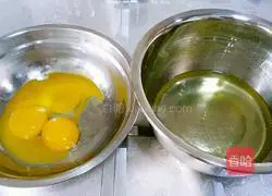 Illustration of how to make jam cherry blossom cake roll 2