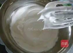 Illustration of how to make chiffon cake 15