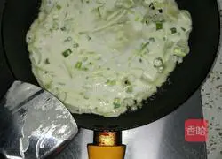 Illustration of how to make shredded vegetable pancakes 4