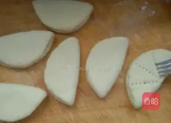 Milk Lotus Leaf Cake Recipe Illustration 6