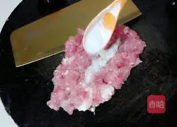 Illustration of how to make steamed meat pie 2