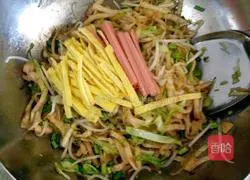  Illustration of how to make fried cabbage pancakes 9