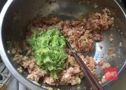 Illustration of how to make three fresh pot stickers 11