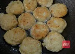 Illustration of how to make fried chicken pancakes 4