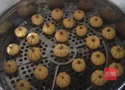 Illustration of how to make pumpkin cake 8