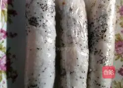 Illustration of how to make sesame chicken fillet sushi 9