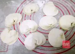 Illustration of how to make steamed shell cakes 10 