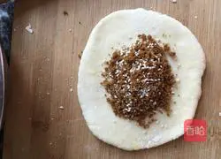 Brown sugar and sesame filling Illustration of how to make cakes 3