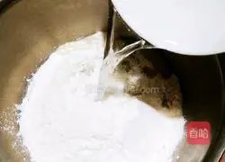 Illustration of how to make 8-inch tiramisu 3